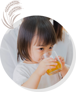 カフェインはとりたくないが麦茶にも少し飽きた様子の子ども